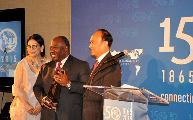 Le Gabon remporte le  prix 2015 « tic pour le développement durable »