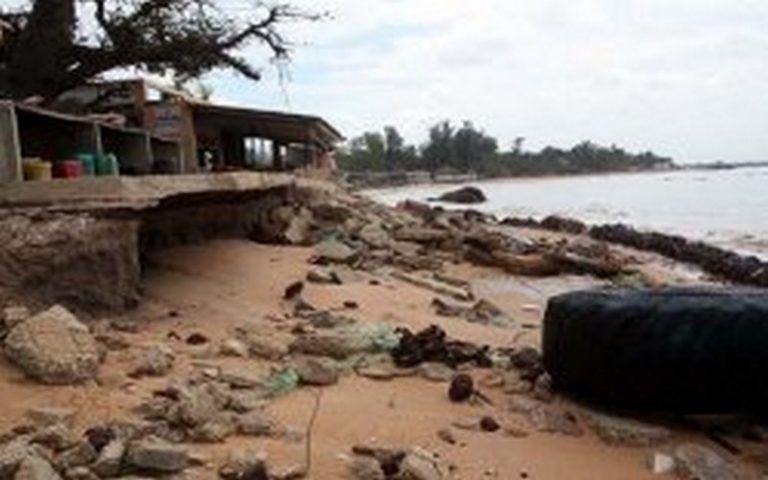 L’érosion côtière principal facteur de déperdition des plages au Sénégal, affirme Khalifa Ababacar Sall