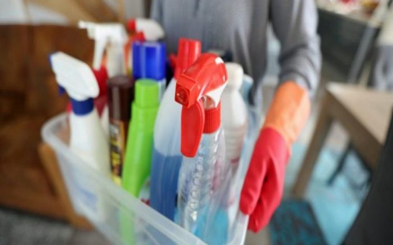 Les produits d&rsquo;entretien accusés de polluer l’air intérieur
