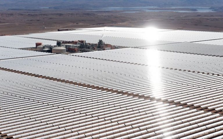 Mohammed VI lance les travaux de la quatrième et dernière phase de la centrale solaire de Ouarzazate