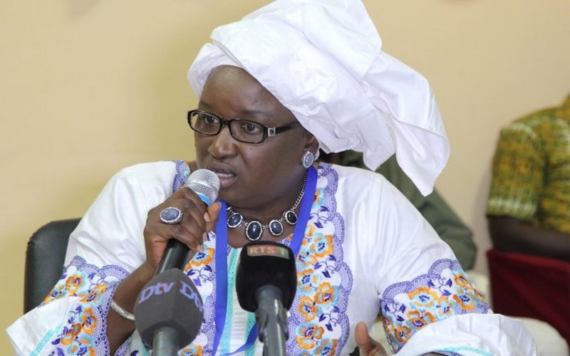 Gestion du pétrole : «ni le président ni le premier ministre ne peuvent embarquer le Sénégal dans des contrats qui engagent le peuple souverain, sans que celui-ci n’en soit informé», dénonce Hélène Tine