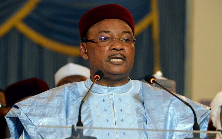 Pour Mahamadou Issoufou, le Niger «étouffe sous les déchets »
