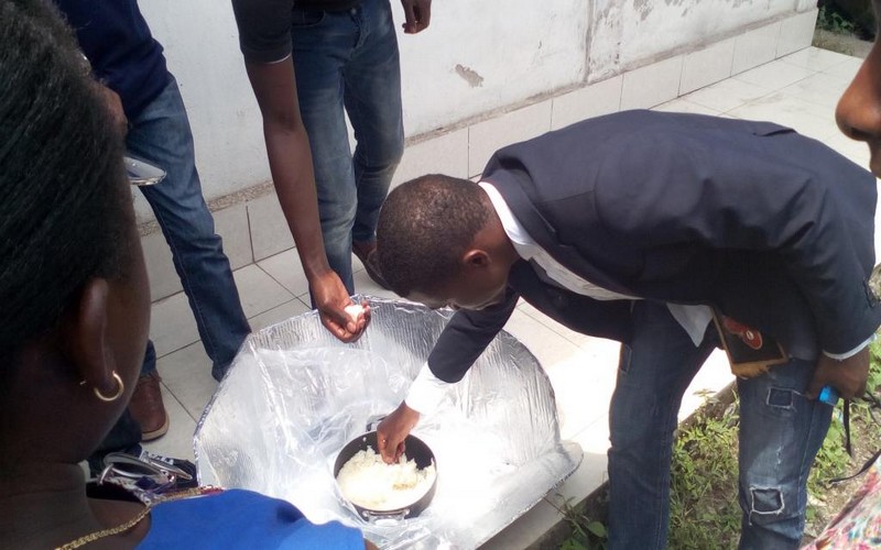 Un ingénieur de Goma propose de cuire les aliments à l’énergie solaire