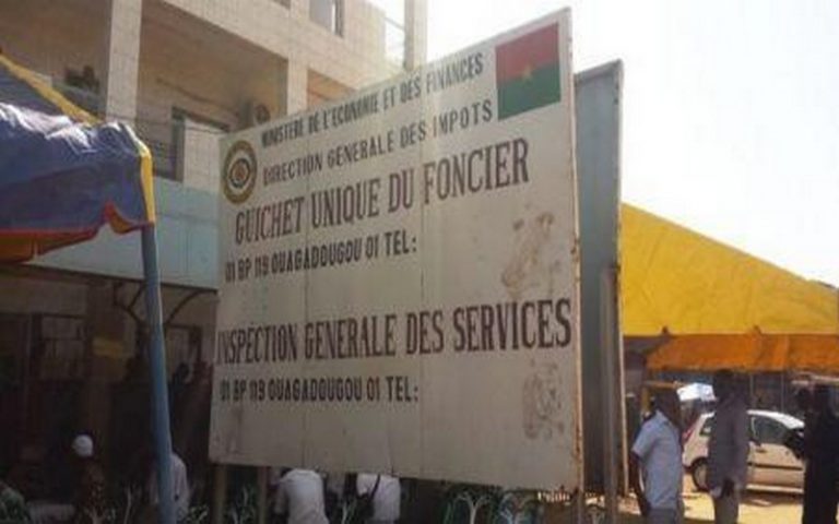 Ousmane Zoungrana indique que « le titre foncier est le document du titre de propriété par excellence » au Burkina Faso
