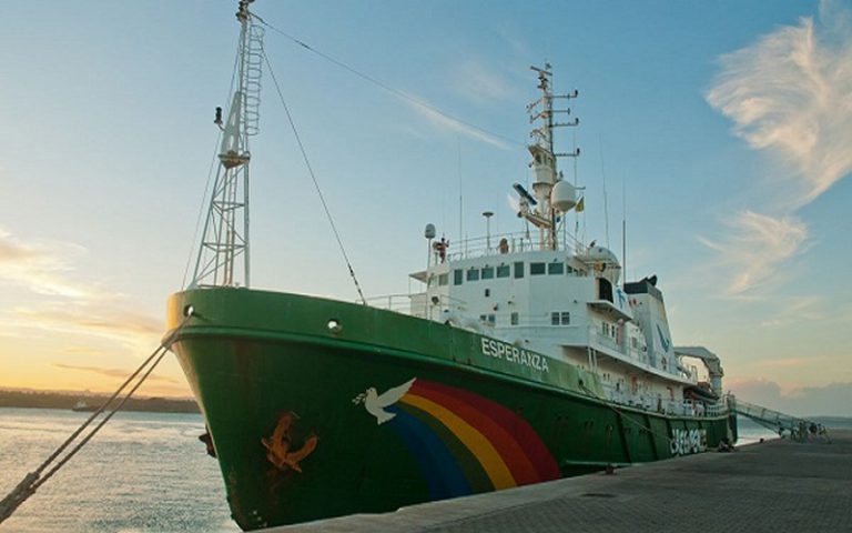 Forêts du Bassin du Congo : l’Esperanza appuie Greenpeace Afrique en RDC
