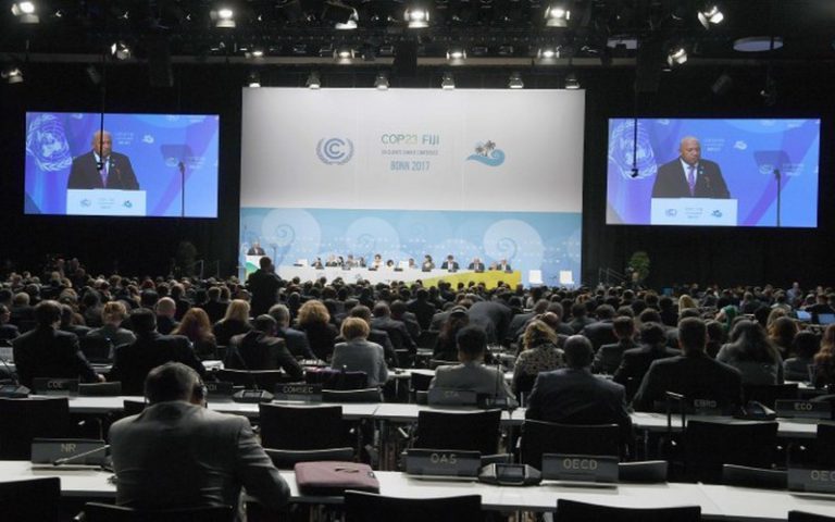 Le président de la COP23, Frank Bainimarama, invite à agir urgemment contre le réchauffement planétaire