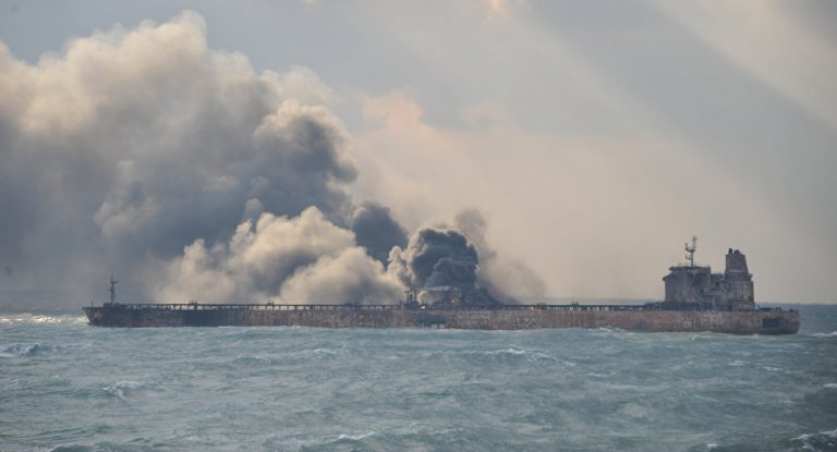 Naufrage en Mer de Chine : 32 morts, et une immense marée noire