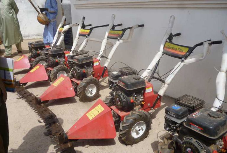 Sénégal :la SODAGRI offre du matériel agricole à des groupements de producteurs de riz