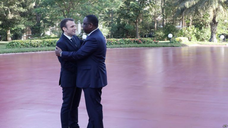 Sénégal : Macron s&rsquo;engage pour l&rsquo;éducation et l&rsquo;environnement