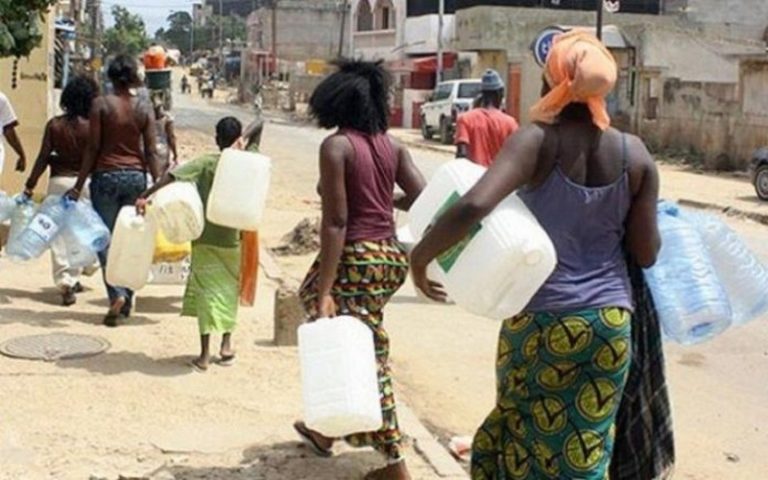 Dakar (Sénégal) privé d’eau, la SDE et la SONES évoquent les raisons