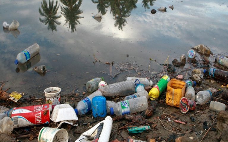 António Guterres invite à bannir les produits en plastique à usage unique
