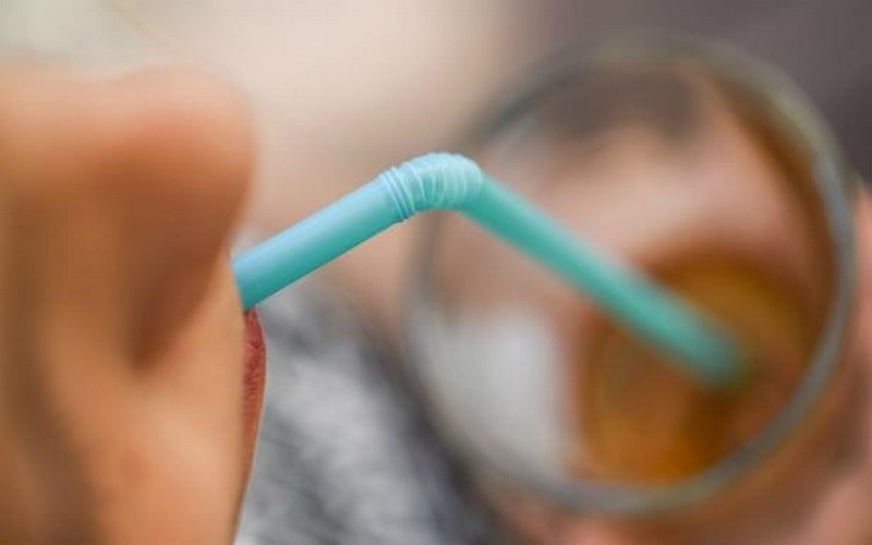 L’UE tend vers interdiction en Europe des produits plastiques à usage unique