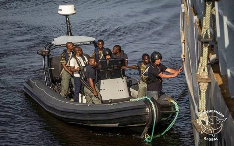 Deux chalutiers équato-guinéens arraisonnés dans les eaux gabonaises