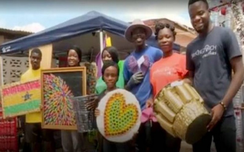 Ghana : les déchets plastiques transformés en argent