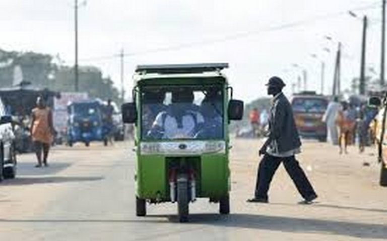 Innovation : Jacqueville (Côte d’Ivoire) se dote de véhicules solaires