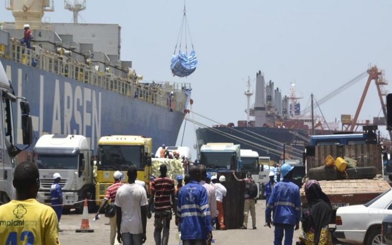 Huit bateaux de pêche chinois créent des mouvements de foule en Guinée