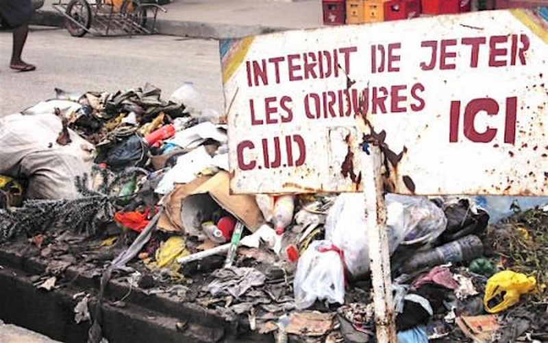 Trois entreprises chargées de collecter des ordures ménagères au Cameroun