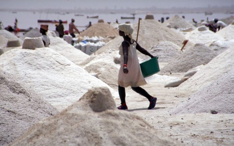 Une forte dose de plastique dans le sel consommé au Sénégal