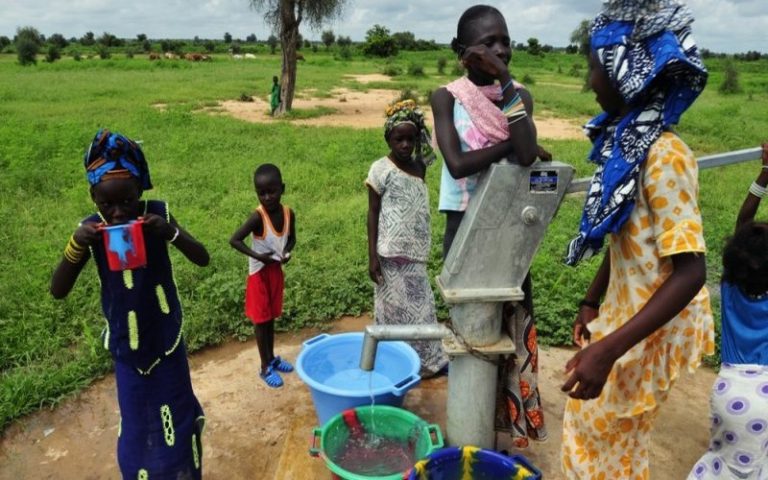 Accès à l’eau potable et à l’électricité : la BIDC vole au secours du Bénin