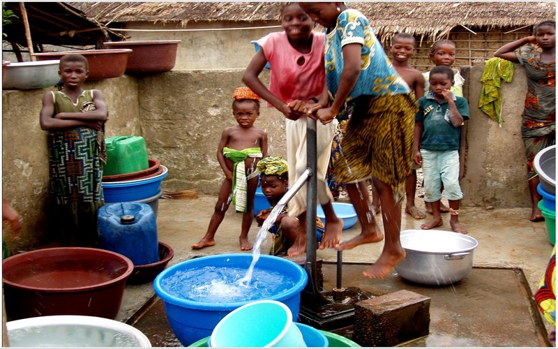 L’accès à l’eau potable en Afrique rurale est inadéquat