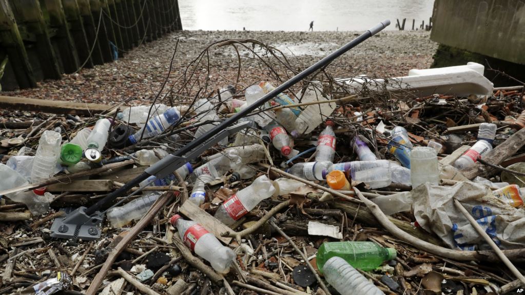 Plastiques : Coca et Pepsi vantent le recyclage à Davos