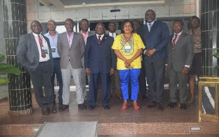 Les membres du Comité de Décision du Projet régional GIZ d’appui à la COMIFAC se concertent à Douala