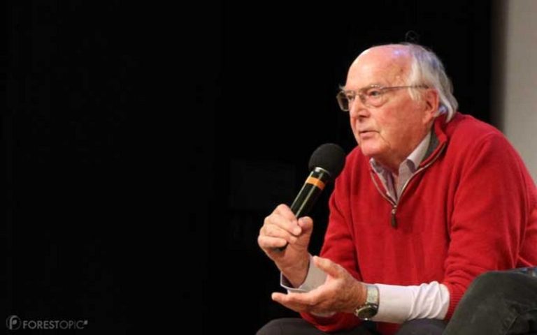 Francis Hallé évoque la différence entre une forêt européenne et une forêt tropicale humide