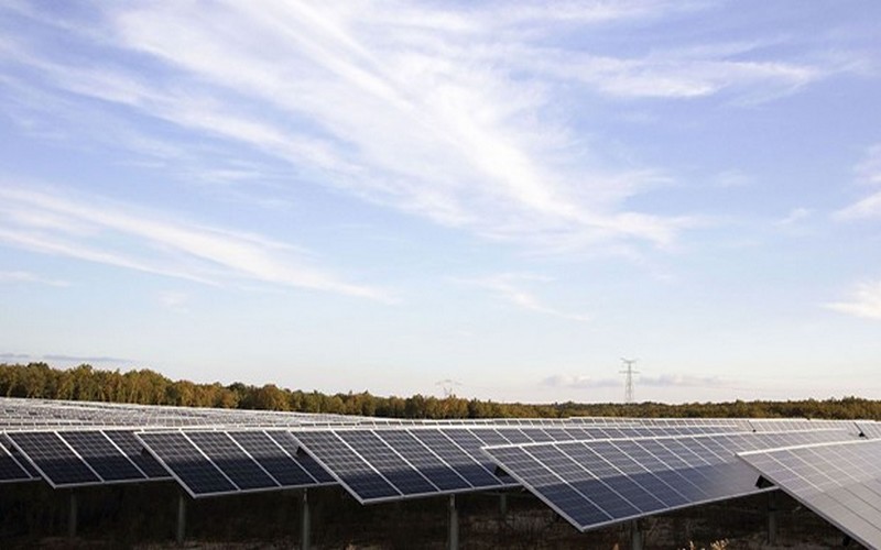 Le solaire, une filière désormais « compétitive », salue le régulateur