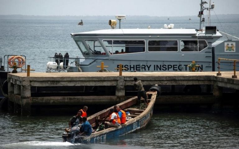 Lutte contre la surpêche : des bateaux de pêche arrêtés en Sierra Leone