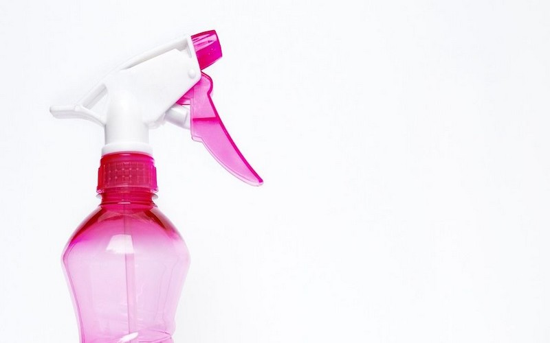 Réduire les déchets plastiques : les entreprises misent sur les produits d’entretien en comprimés