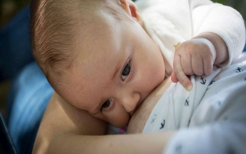 Les bébés non allaités ont un plus fort taux d’obésité, selon l’OMS