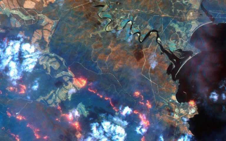 La pluie arrose enfin l’Australie, une aubaine pour les pompiers qui luttent contre les incendies