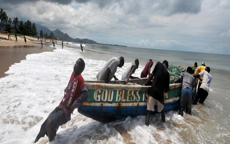 Coronavirus : en Sierra Leone, une interdiction de pêche provoque une émeute au port de Tombo