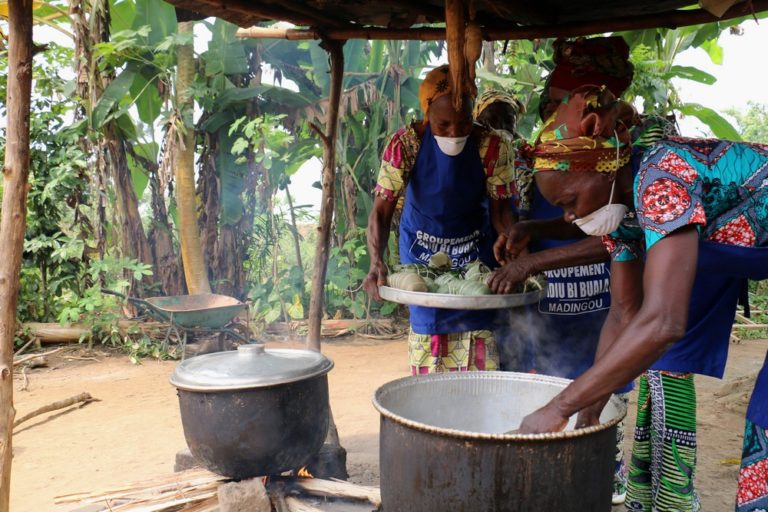 Le Canada et le PAM soutiennent la production de mbala pinda