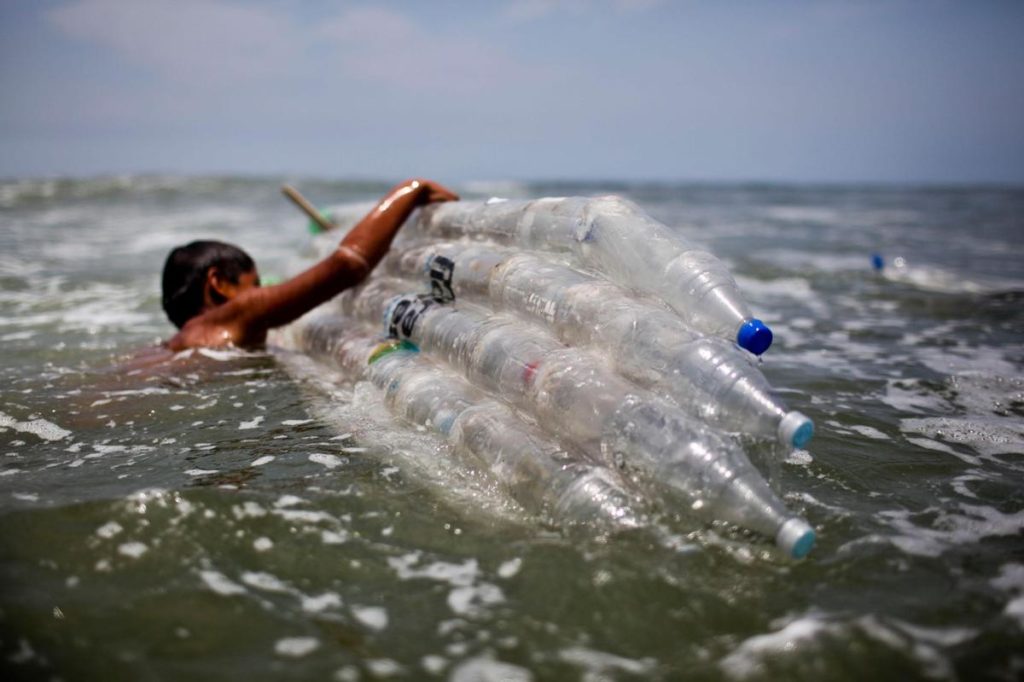 Près de 230 000 tonnes de déchets plastiques finissent chaque année dans la Méditerranée