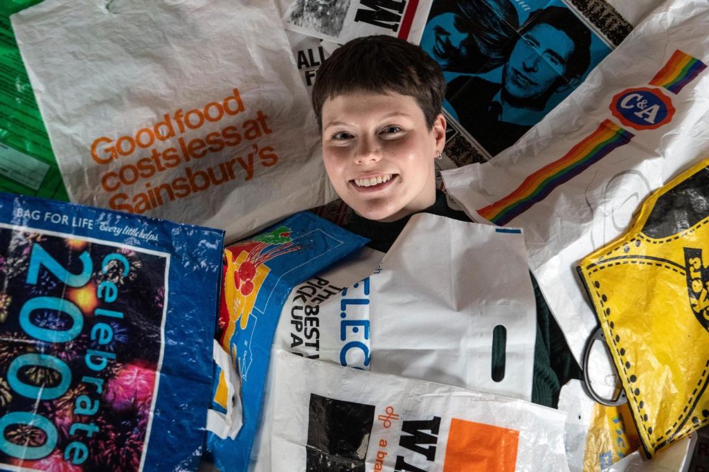 ROYAUME-UNI: La deuxième vie des sacs plastique dans un musée virtuel
