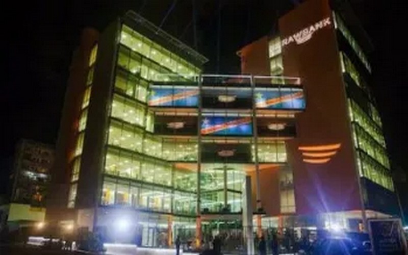 Rawbank devient partenaire de Mopepe, premier service de mobilité à énergie électrique d’Afrique Centrale