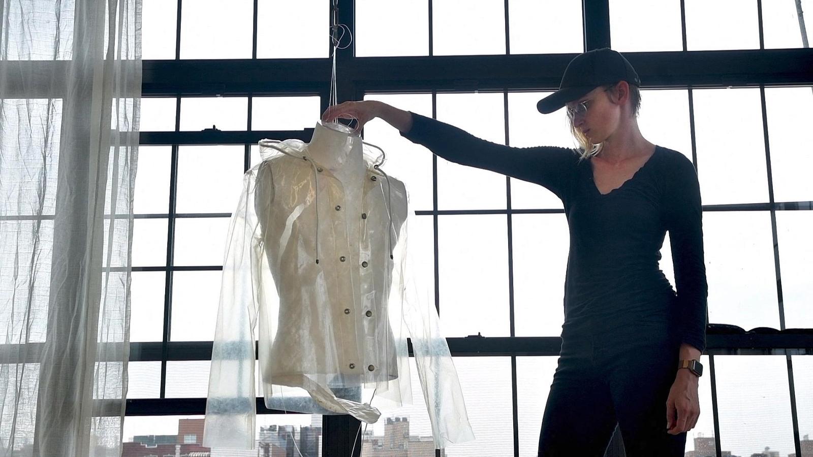 MODE: Robes en algues et baskets en champignons: la mode du futur