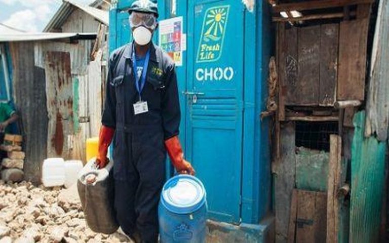 Innovation : Sanergy fabrique de l’engrais et les protéines animales grâce aux toilettes sèches au  Kenya