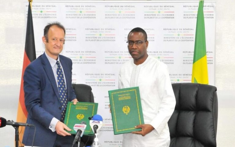Le Sénégal signe deux conventions avec la KFW relatifs aux énergies renouvelables et aux PME