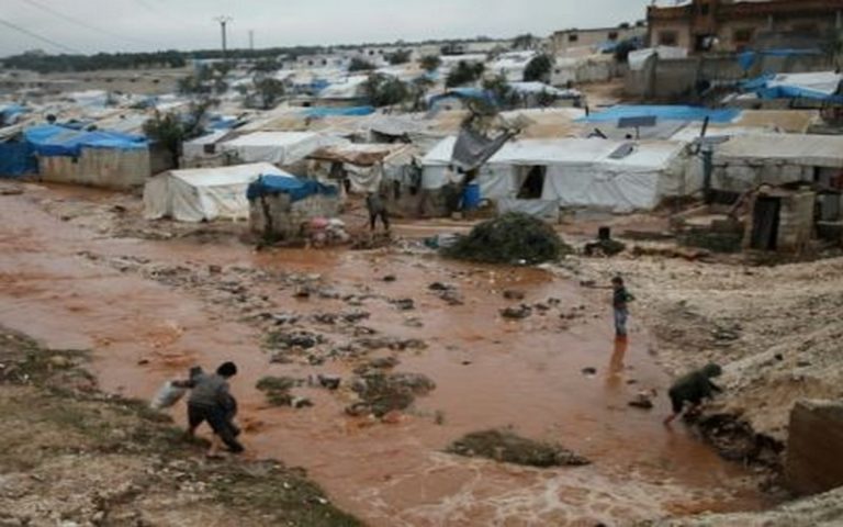 Les camps de réfugiés syriens transformés en « lacs » boueux par les pluies