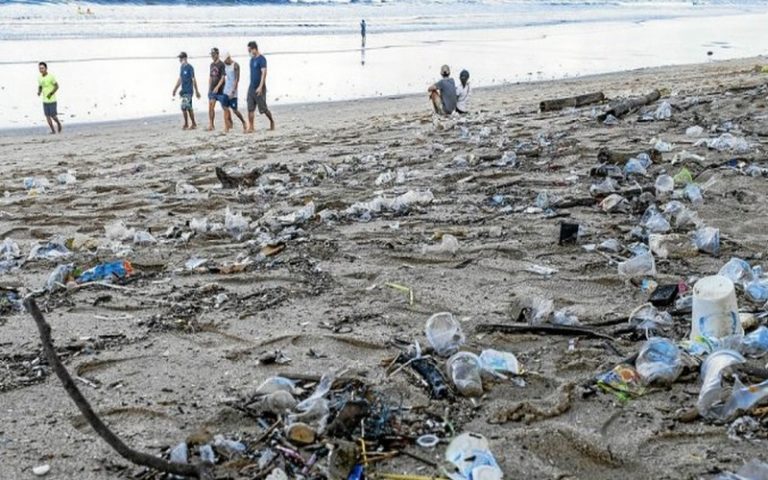 Les Nations unies pourraient ratifier un traité international pour lutter contre la pollution plastique