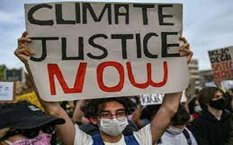 Oxfam et Greenpeace accusent les milliardaires d’avoir pollué l’environnement