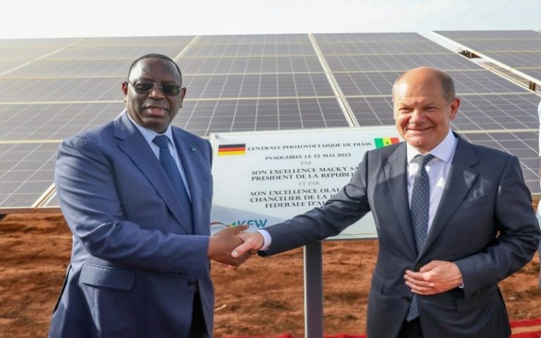 Sénégal : Le chancelier allemand prend part à l&rsquo;inauguration de la centrale solaire photovoltaïque de Diass