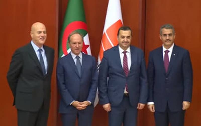 Algérie : Quatre entreprises signent un contrat de « partage de production » pétrolière et gazière
