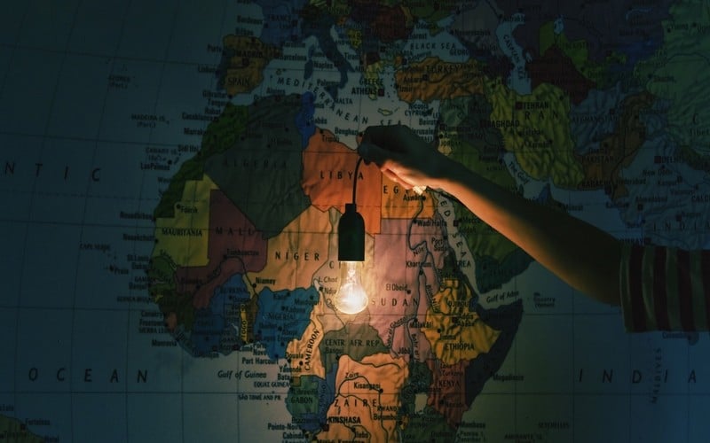 Électrification de l’Afrique : le marché des systèmes hybrides décentralisés pèsera plus de 350 milliards $ d’ici 2030 (IFRI)