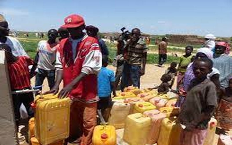 L’Organisation mondiale de l’immigration offre un forage au Niger pour soulager la pénurie d’eau face à l’arrivée de réfugiés maliens