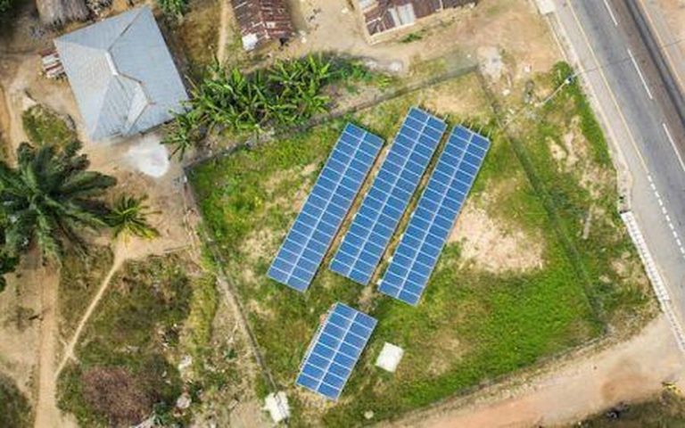 <strong>En Afrique, le solaire décentralisé offre des opportunités d&rsquo;investissement de 9,9 milliards $ d&rsquo;ici 2030 (rapport)</strong>