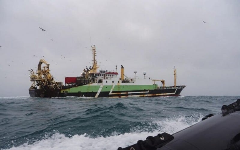 Sénégal – Pêche INN : Greenpeace Afrique alerte sur la présence illicite d’un bateau russe et interpelle les autorités