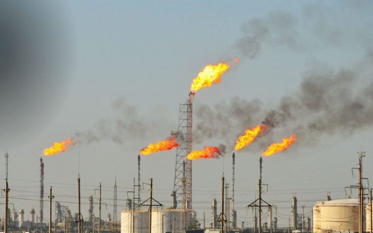 Climat : Sept pays africains figurent dans le Top 20 mondial des émetteurs de gaz torchés, selon un rapport de la Banque mondiale